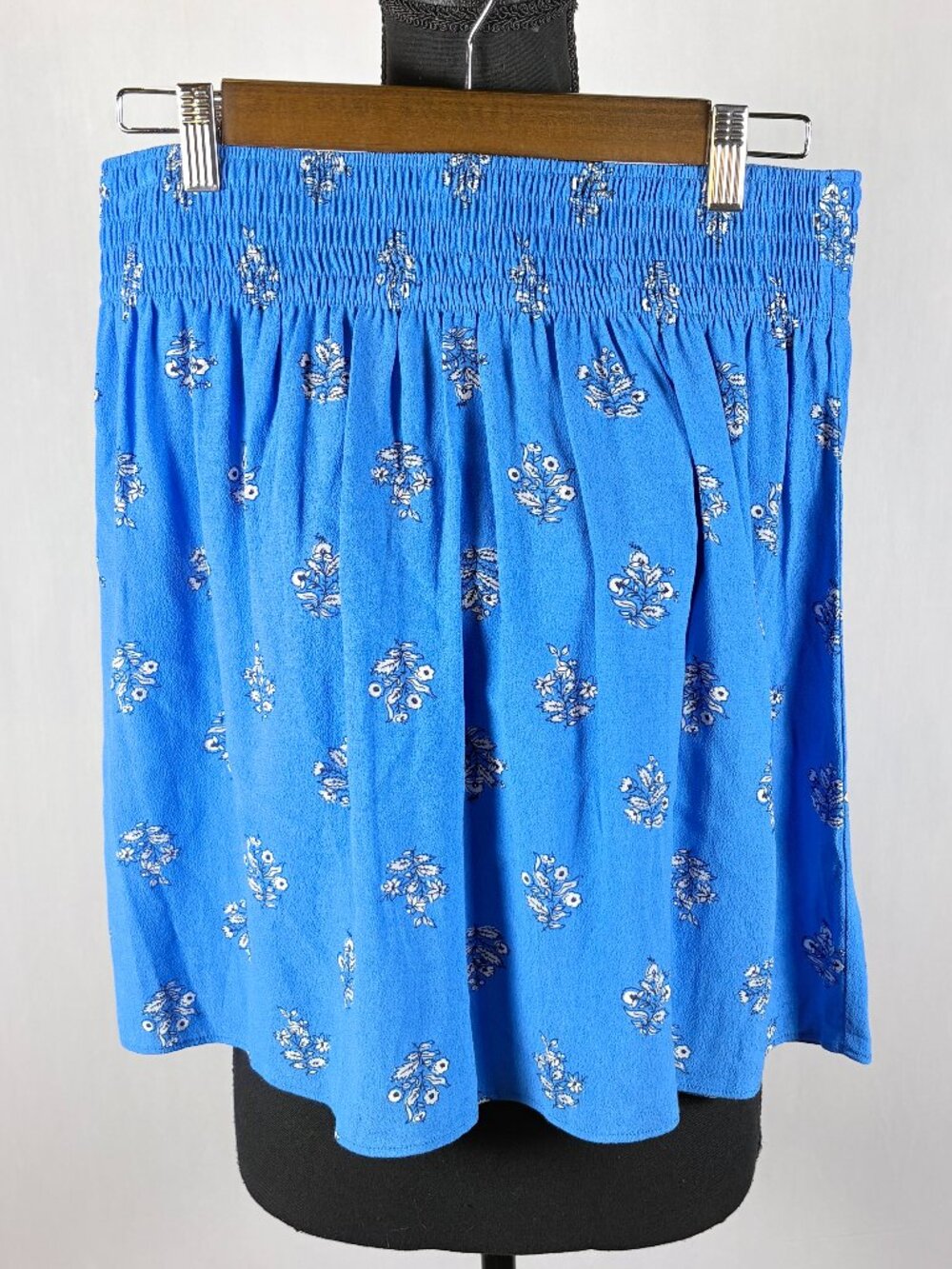 LOFT Outlet | Blue Floral Smocked Waist Skirt | Women’s M | Pull On Flowy Rayon
